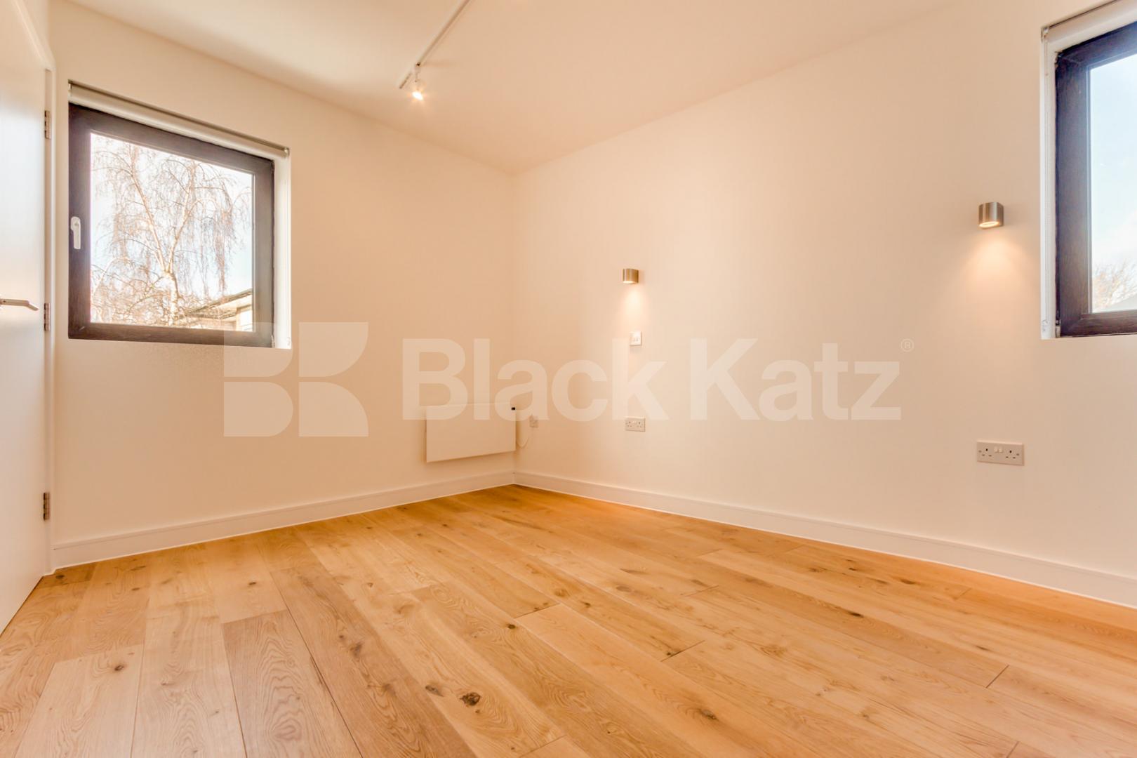 			PRICE REDUCTION, 2 Bedroom, 1 bath, 1 reception Apartment			 Pembroke, Muswell Hill